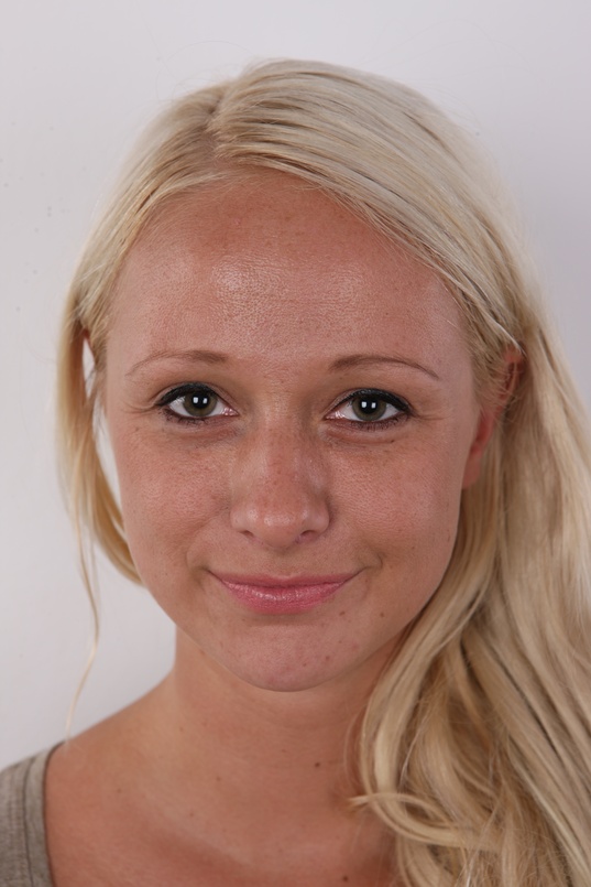 1. Download full pics of Michaela (24) from czechcasting.com