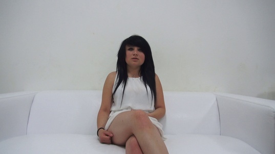 1. Download full pics of Alina (19) from czechcasting.com