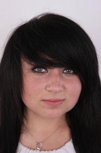 1. Download full pics of Alina (19) from czechcasting.com