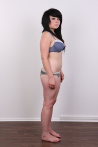 4. Download full pics of Alina (19) from czechcasting.com