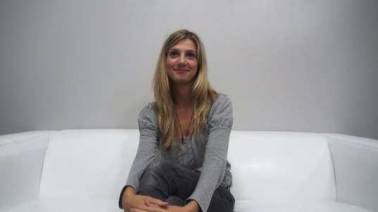 1. Download full pics of Pavlina (29) from czechcasting.com