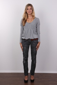 2. Download full pics of Pavlina (29) from czechcasting.com