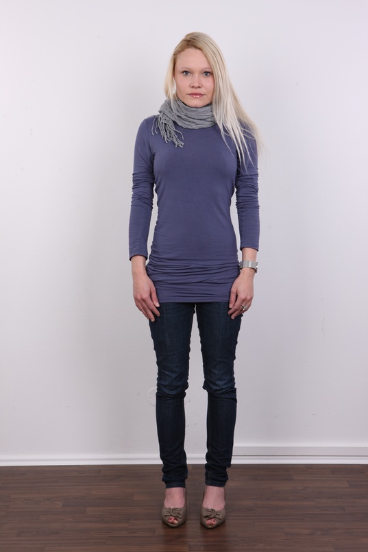 2. Download full pics of Marketa (26) from czechcasting.com