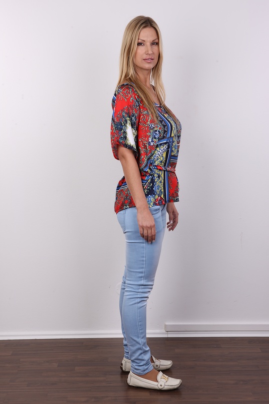 3. Download full pics of Klara (30) from czechcasting.com