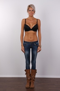 4. Download full pics of Martina (25) from czechcasting.com