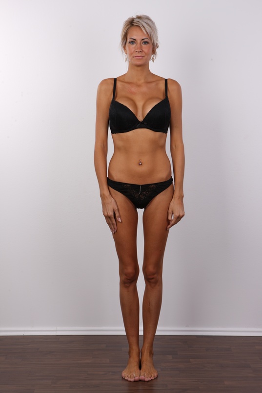 7. Download full pics of Martina (25) from czechcasting.com