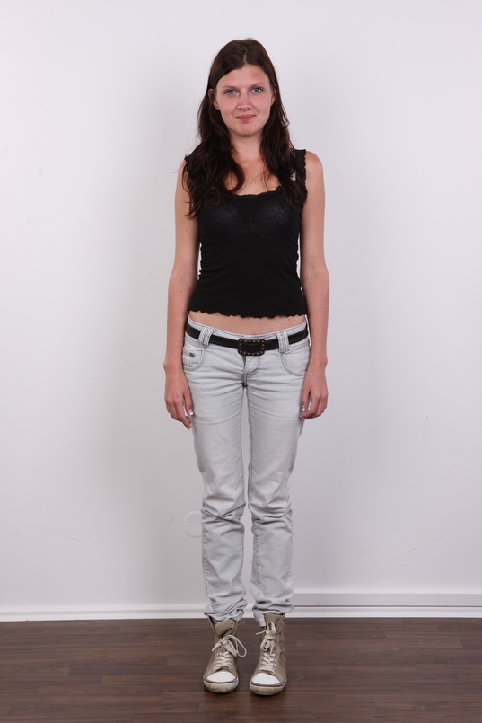 2. Download full pics of Veronika (19) from czechcasting.com