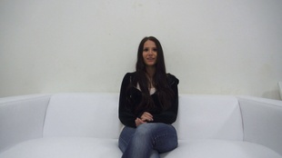 1. Download full pics of Linda (18) from czechcasting.com