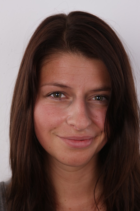 1. Download full pics of Petra (22) from czechcasting.com