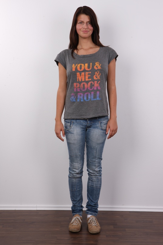 2. Download full pics of Petra (22) from czechcasting.com