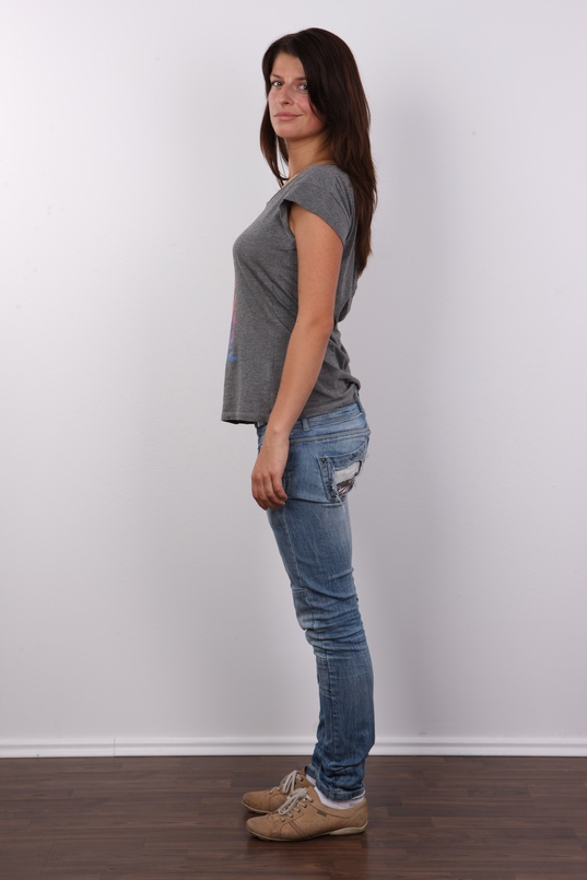 3. Download full pics of Petra (22) from czechcasting.com