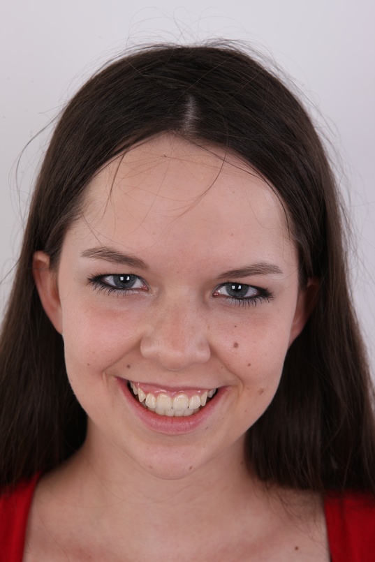 1. Download full pics of Eva (18) from czechcasting.com