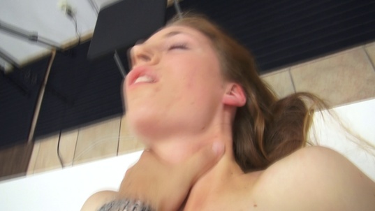 6. Download full pics of Julie (25) from czechcasting.com