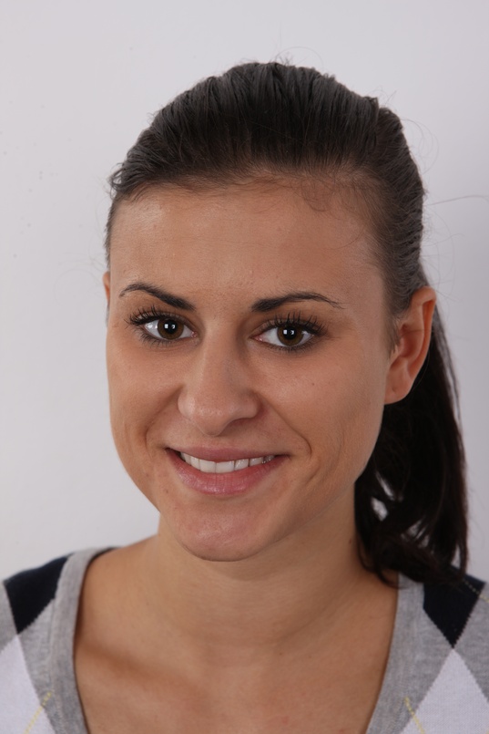 1. Download full pics of Michaela (24) from czechcasting.com