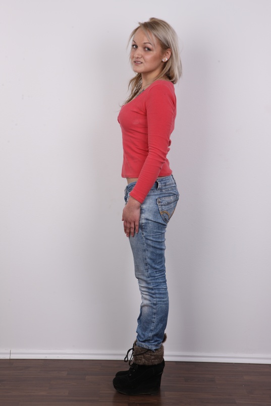 3. Download full pics of Tereza (18) from czechcasting.com