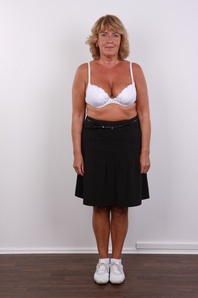 4. Download full pics of Ilona (54) from czechcasting.com