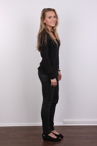 3. Download full pics of Inez (18) from czechcasting.com