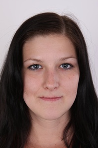 1. Download full pics of Eva (22) from czechcasting.com