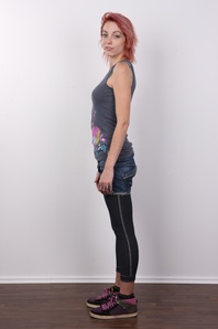 3. Download full pics of Viktorie (20) from czechcasting.com