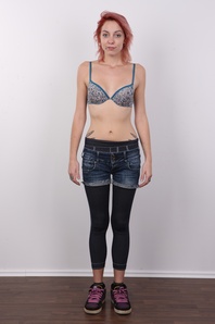 4. Download full pics of Viktorie (20) from czechcasting.com