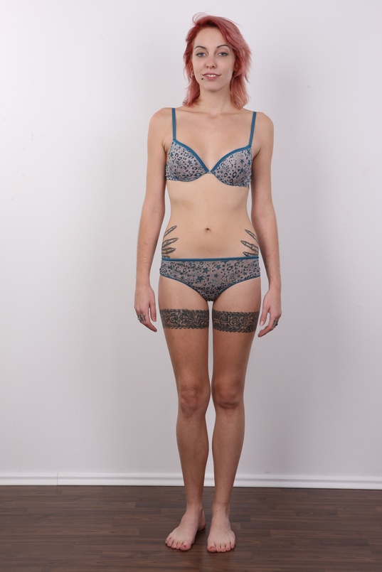 7. Download full pics of Viktorie (20) from czechcasting.com