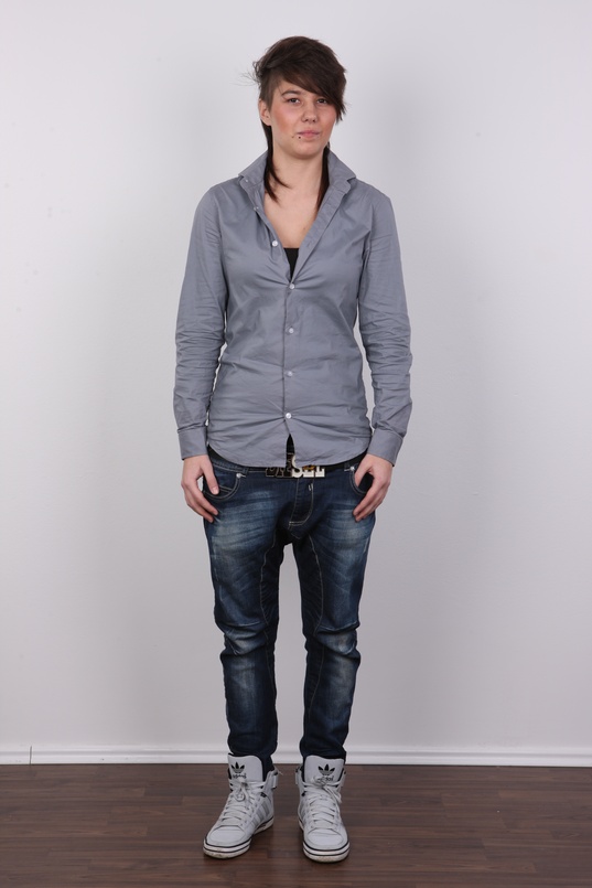 2. Download full pics of Lucie (21) from czechcasting.com