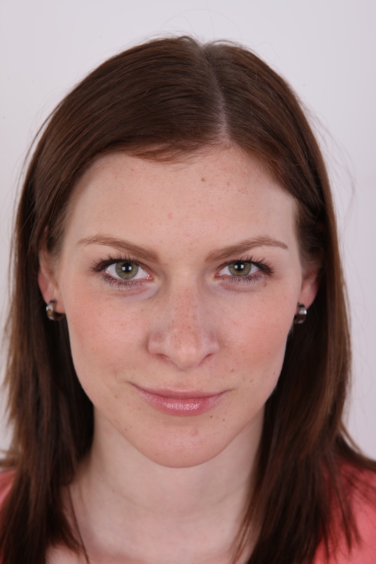 1. Download full pics of Tereza (21) from czechcasting.com