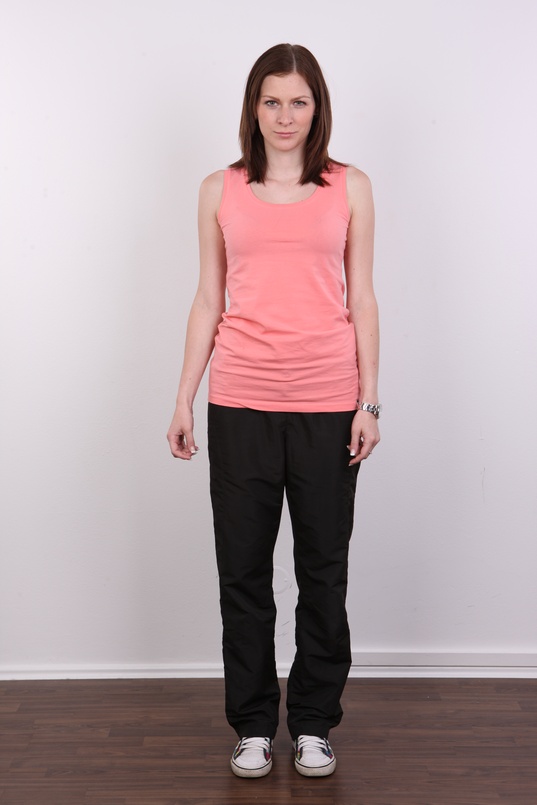 2. Download full pics of Tereza (21) from czechcasting.com