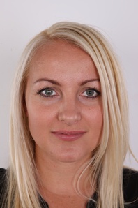 1. Download full pics of Dana (30) from czechcasting.com