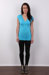 2. Download full pics of Laura (21) from czechcasting.com