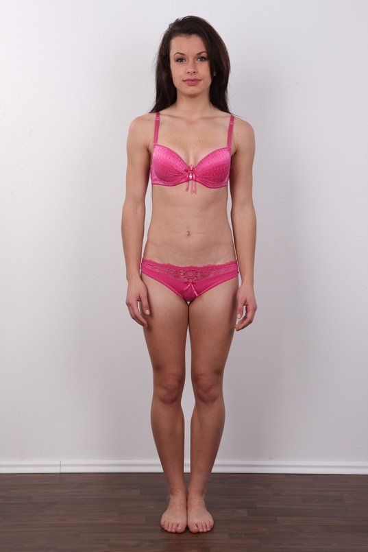 7. Download full pics of Laura (21) from czechcasting.com