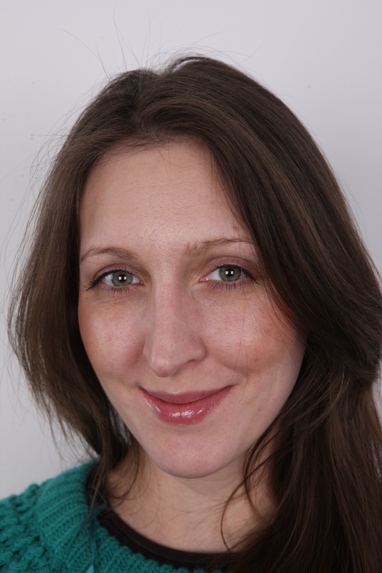 1. Download full pics of Kristyna (26) from czechcasting.com