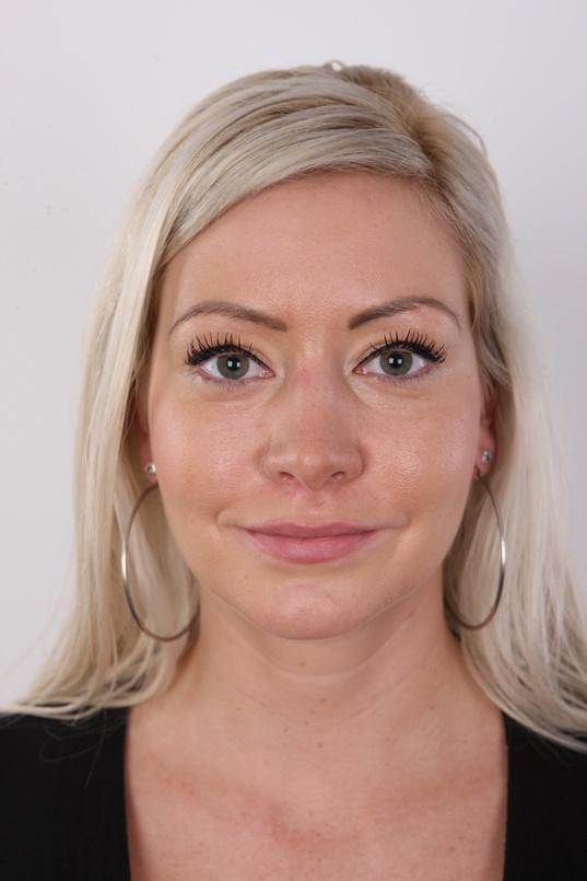 1. Download full pics of Monika (27) from czechcasting.com