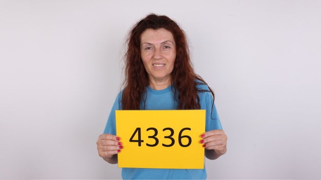 Ivana (52)