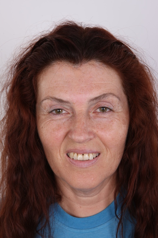 1. Download full pics of Ivana (52) from czechcasting.com