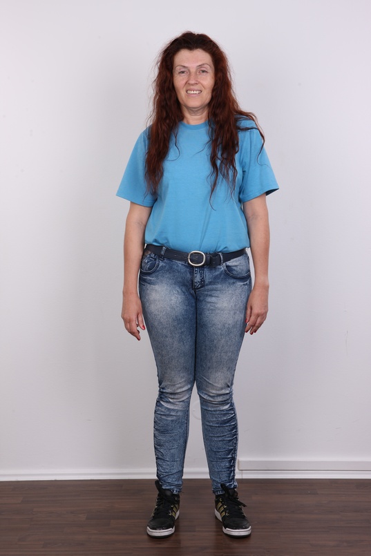 2. Download full pics of Ivana (52) from czechcasting.com