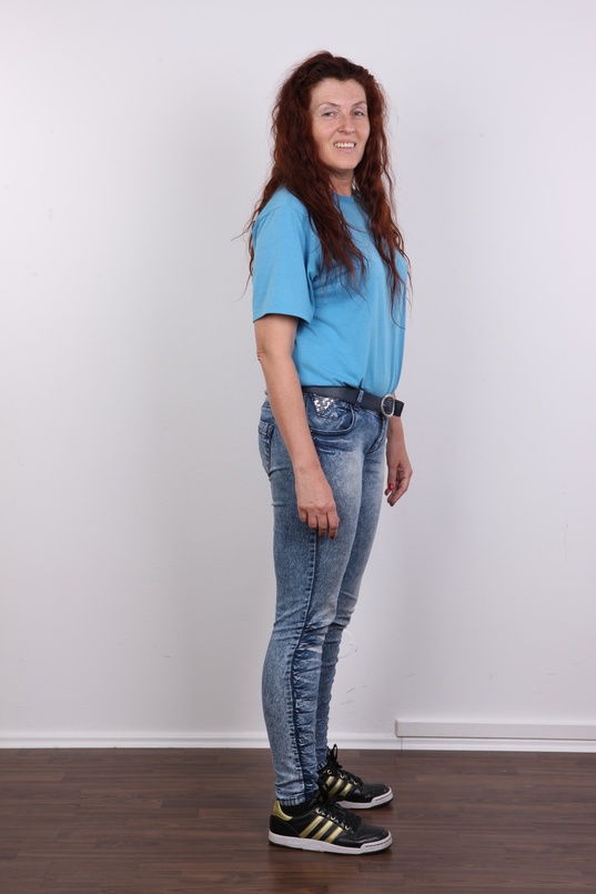 3. Download full pics of Ivana (52) from czechcasting.com