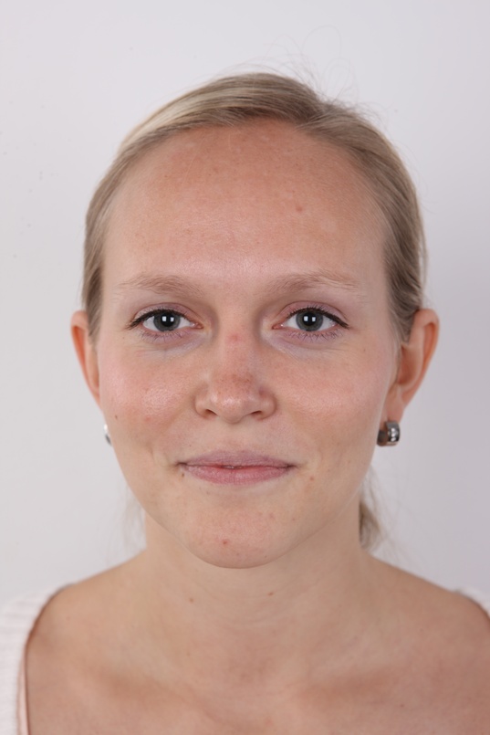 1. Download full pics of Lenka (23) from czechcasting.com