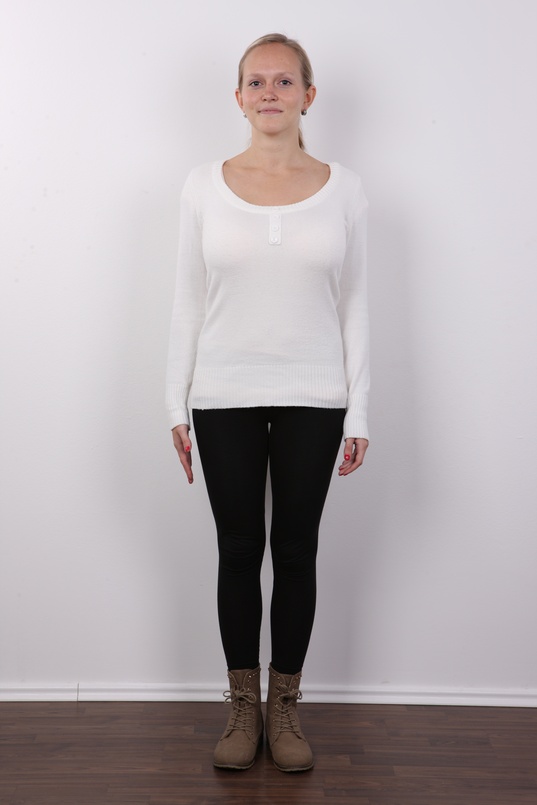 2. Download full pics of Lenka (23) from czechcasting.com