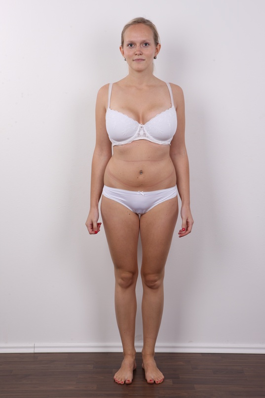 7. Download full pics of Lenka (23) from czechcasting.com