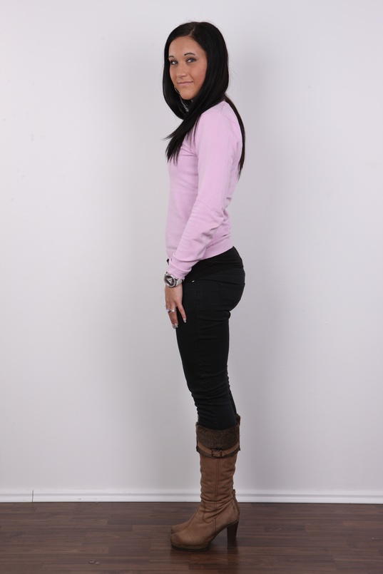 3. Download full pics of Lucie (21) from czechcasting.com