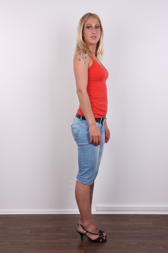 3. Download full pics of Sarka (25) from czechcasting.com