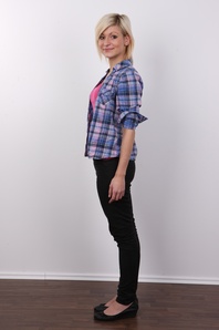 3. Download full pics of Lucie (20) from czechcasting.com