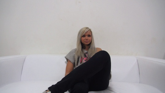 1. Download full pics of Viktorie (24) from czechcasting.com