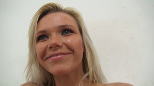 4. Download full pics of Viktorie (24) from czechcasting.com