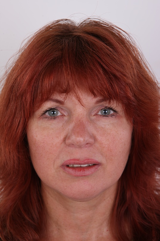 1. Download full pics of Zuzana (43) from czechcasting.com