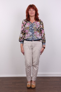 2. Download full pics of Zuzana (43) from czechcasting.com