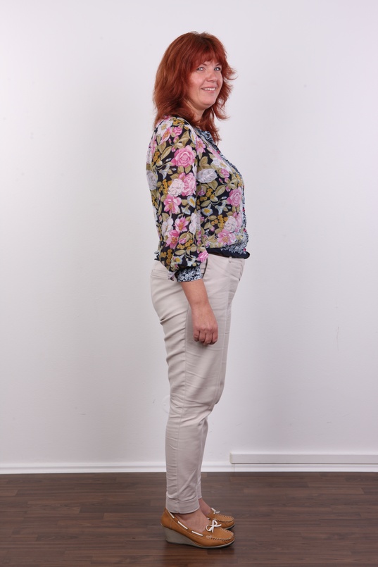 3. Download full pics of Zuzana (43) from czechcasting.com