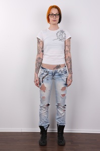 2. Download full pics of Alexandra (26) from czechcasting.com