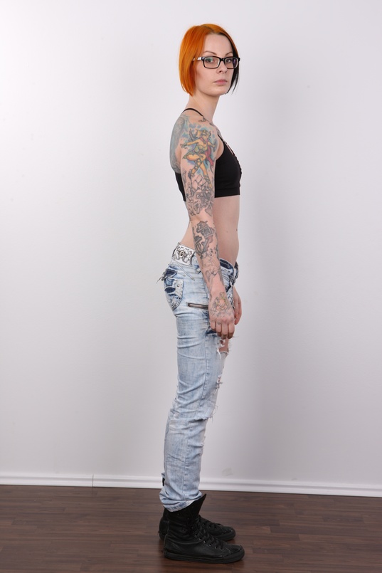 5. Download full pics of Alexandra (26) from czechcasting.com